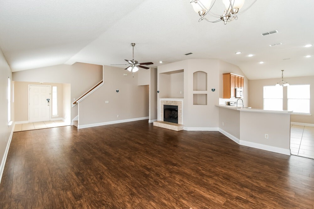 1331 Woodlawn Dr - Photo 5 of 17