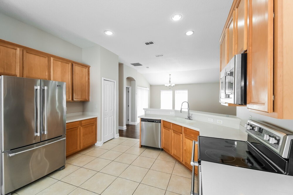 1331 Woodlawn Dr - Photo 7 of 17