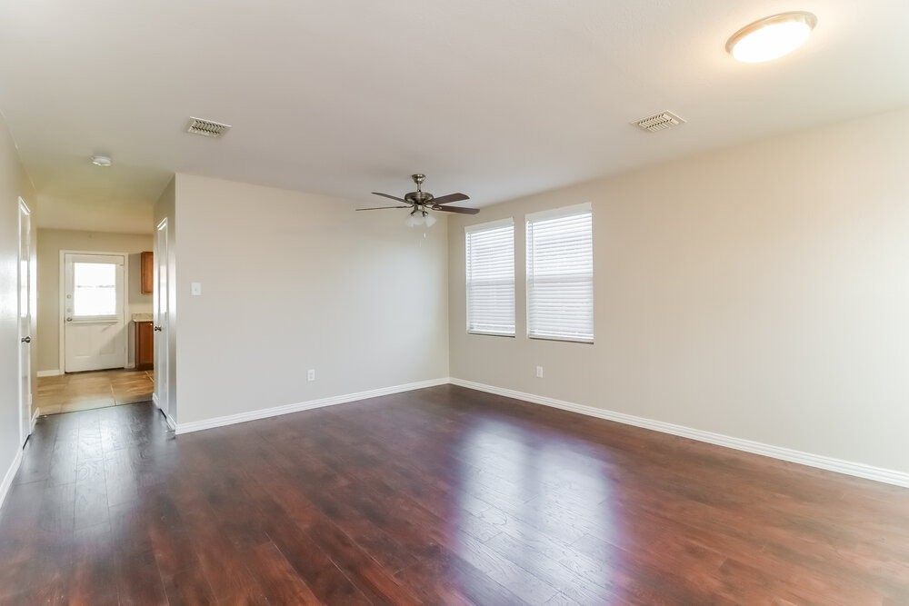3953 Country Ln - Photo 4 of 17