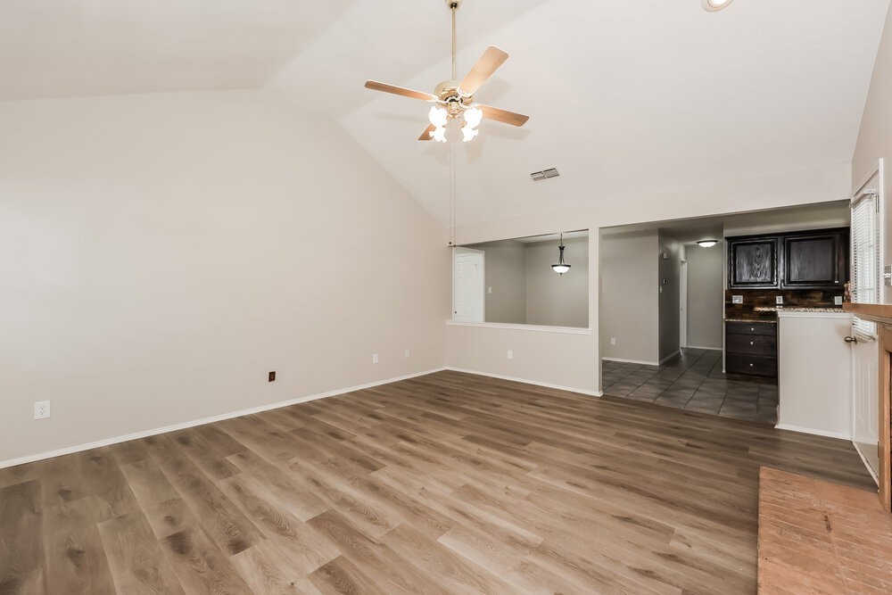 2908 Forest Creek Dr - Photo 4 of 16