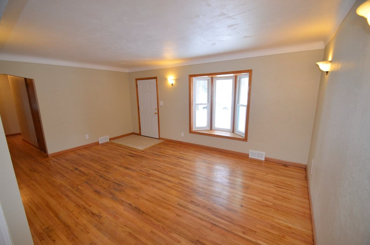 1740 Iowa Ave E - Photo 2 of 11