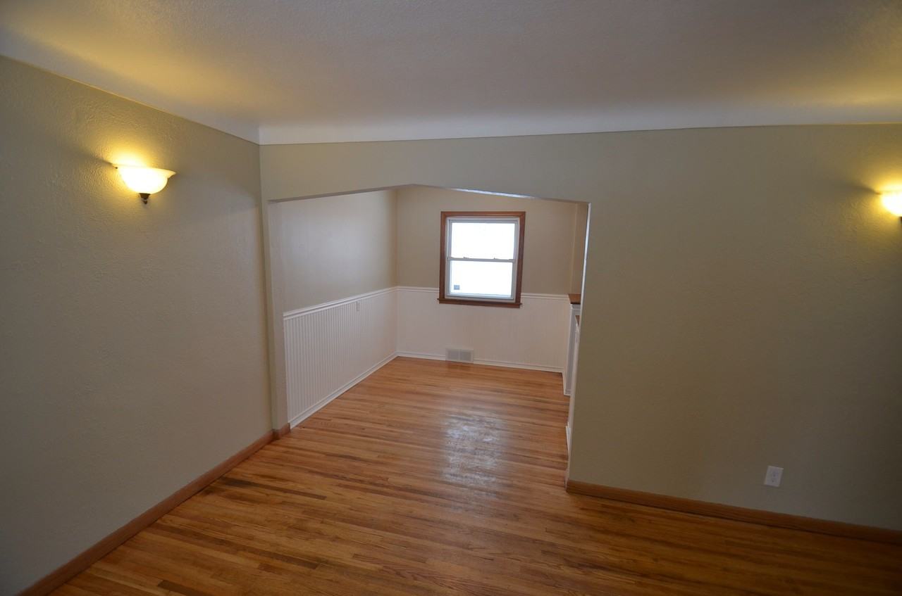 1740 Iowa Ave E - Photo 3 of 11