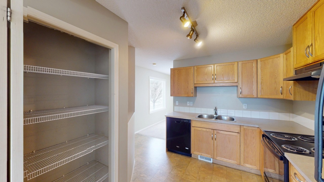 501 Saddlecrest Blvd Ne - Photo 3 of 17