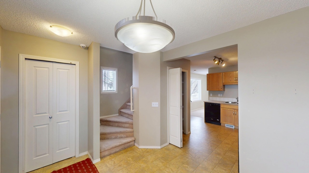 501 Saddlecrest Blvd Ne - Photo 6 of 17