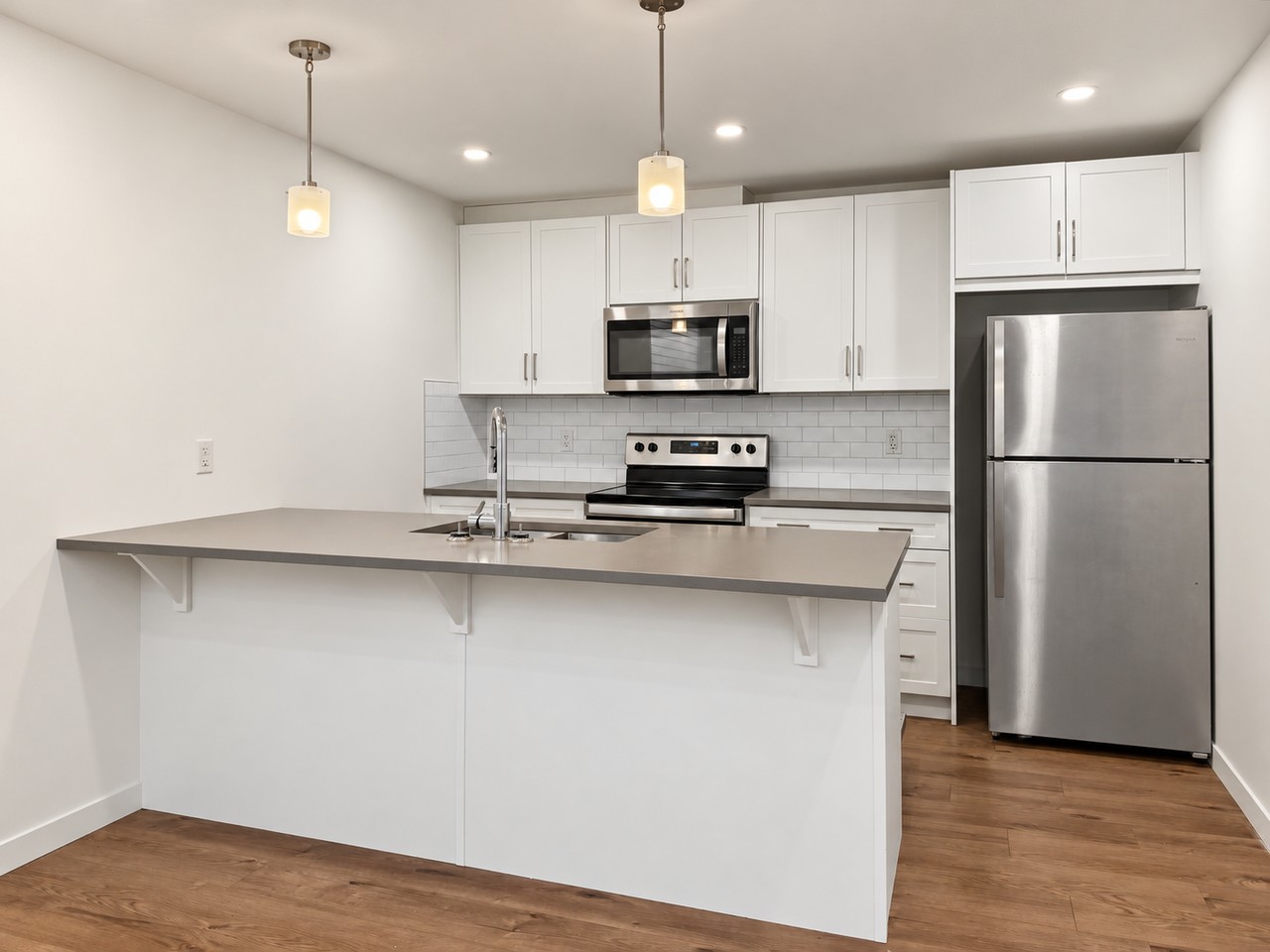 1502 22 Ave Nw - Photo 2 of 18
