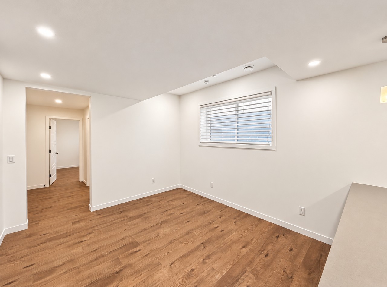 1502 22 Ave Nw - Photo 4 of 18