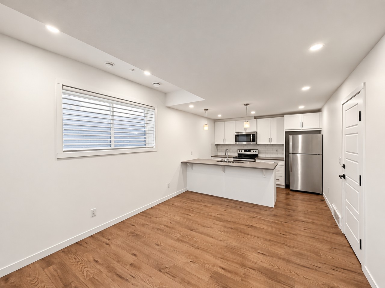 1502 22 Ave Nw - Photo 5 of 18