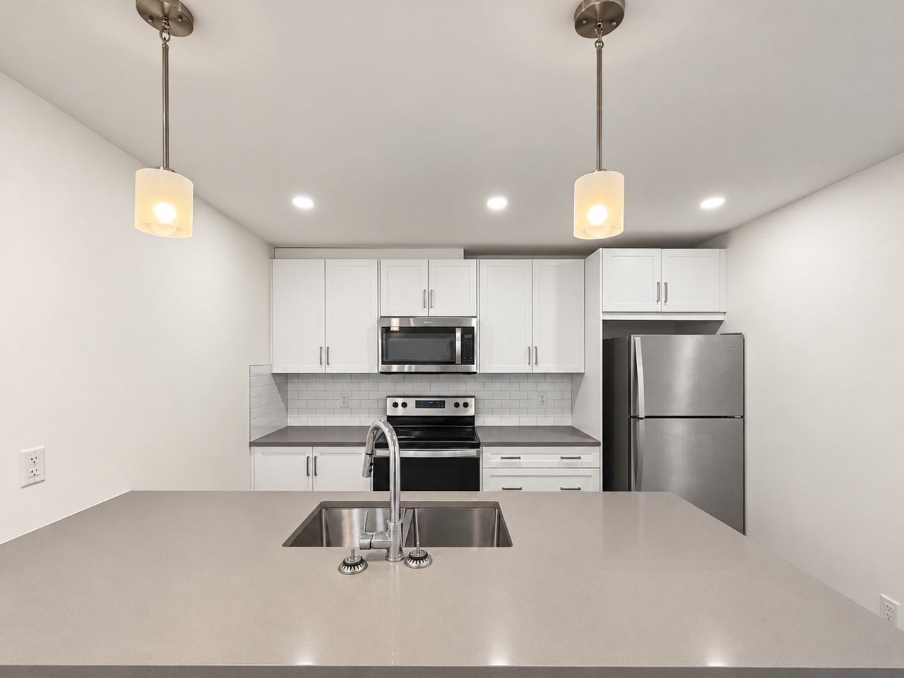 1502 22 Ave Nw - Photo 6 of 18