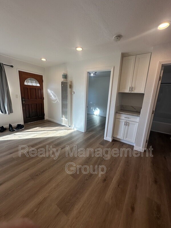 227 50th St #14 - Photo 7 of 17