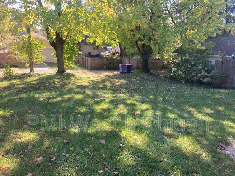 1014 Merritt St Se - Photo 2 of 23