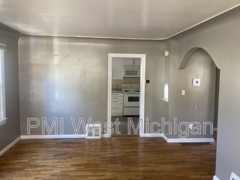 1014 Merritt St Se - Photo 7 of 23