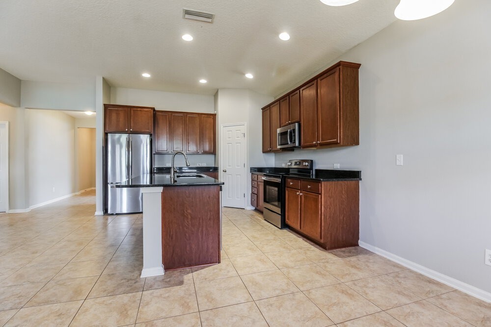 1381 Azteca Dr - Photo 7 of 16