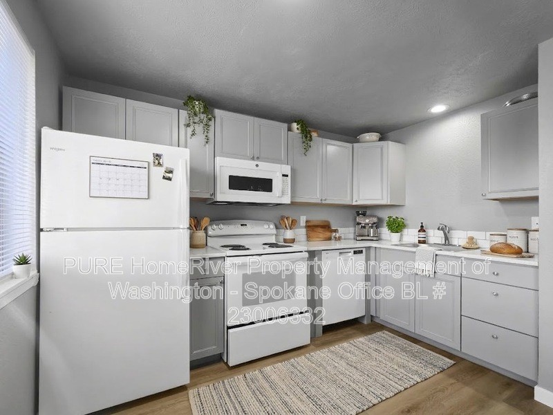 1024 1st St #4 - Photo 3 of 23