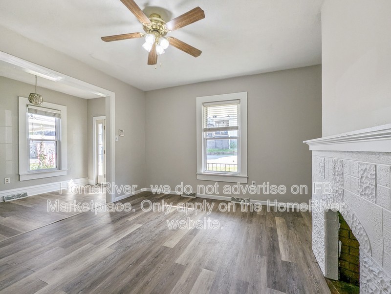 218 Grant St - Photo 4 of 20