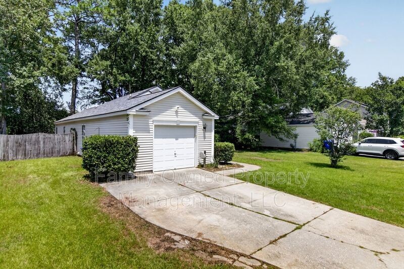 2412 Stingray Blvd - Photo 5 of 38