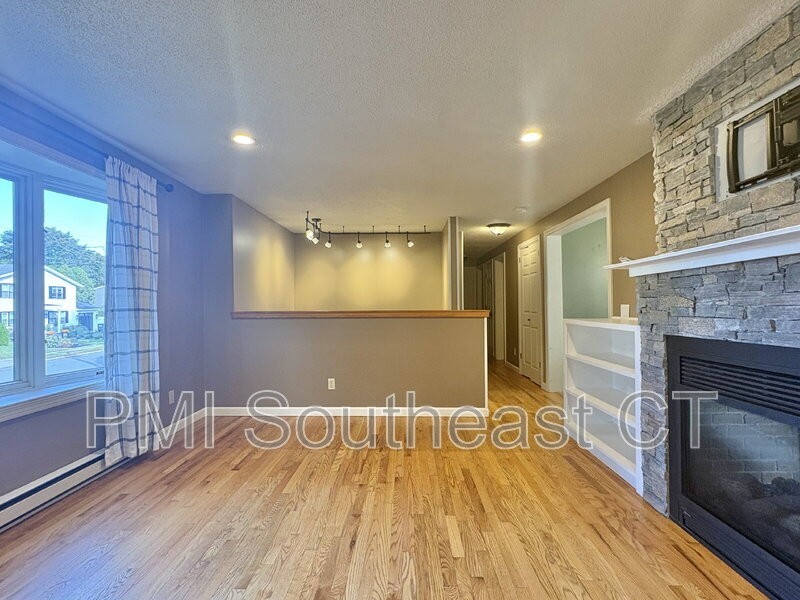 250 Capstan Ave - Photo 4 of 24
