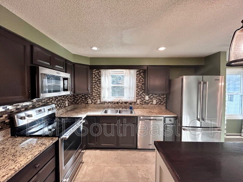 250 Capstan Ave - Photo 6 of 24