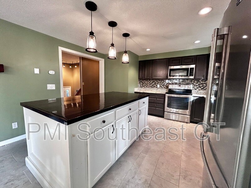 250 Capstan Ave - Photo 7 of 24