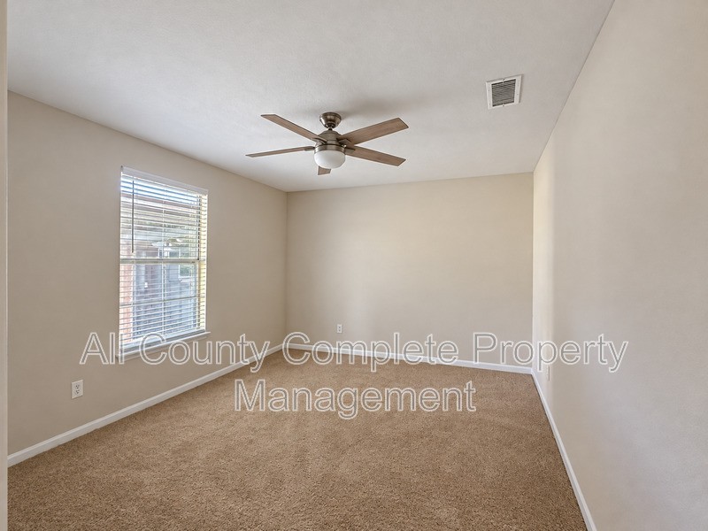 215 Drew St W - Photo 4 of 8