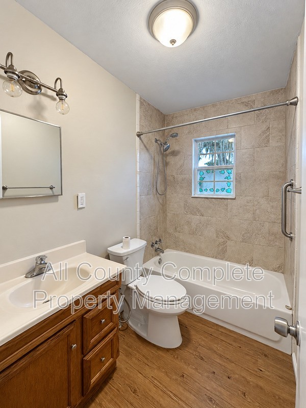 215 Drew St W - Photo 5 of 8
