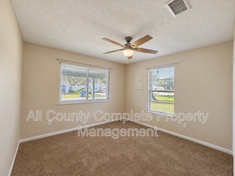 215 Drew St W - Photo 6 of 8
