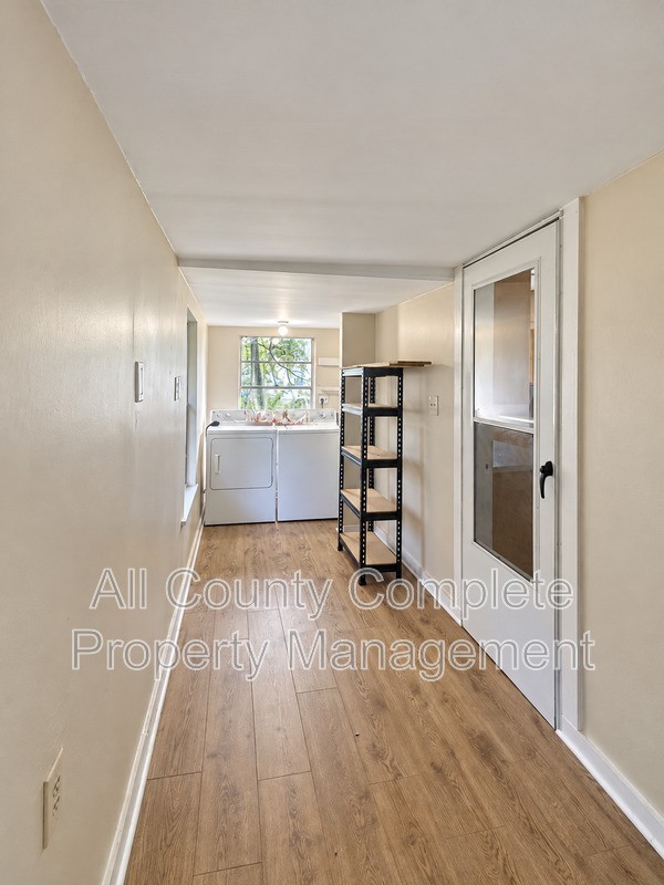 215 Drew St W - Photo 7 of 8