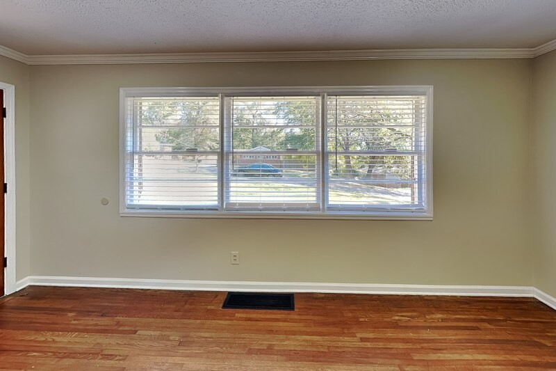 389 Sunbrook Ave - Photo 3 of 16
