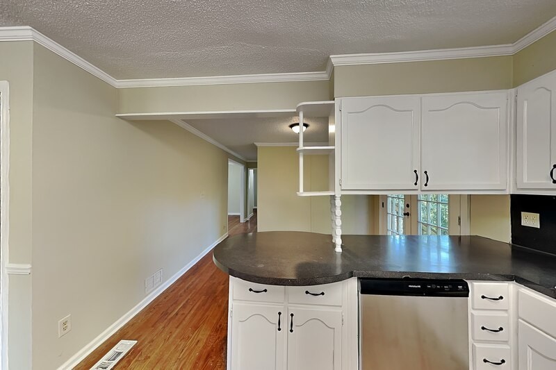 389 Sunbrook Ave - Photo 5 of 16