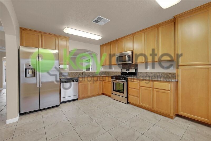 1682 Loon Lake St - Photo 4 of 30