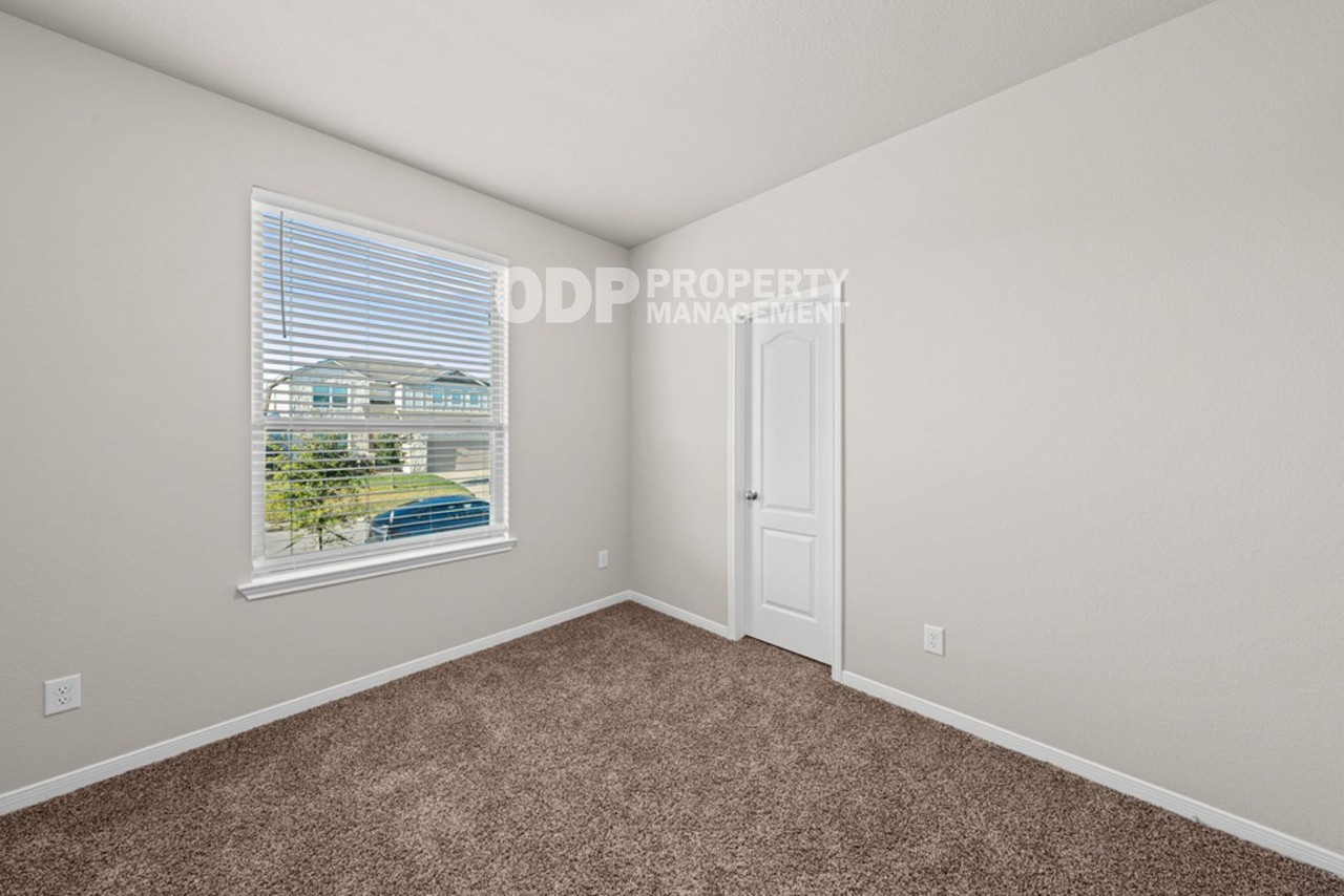 5432 Friars Loop - Photo 3 of 26