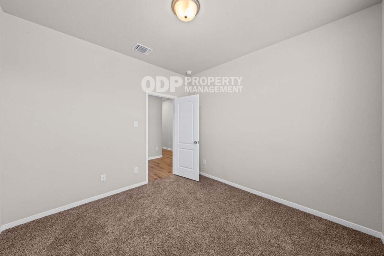 5432 Friars Loop - Photo 4 of 26