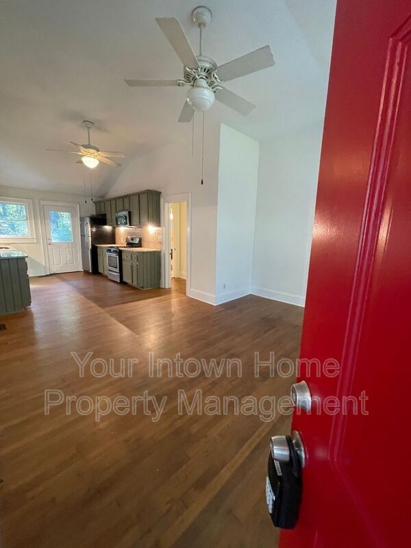 82 Rogers St Se - Photo 3 of 20