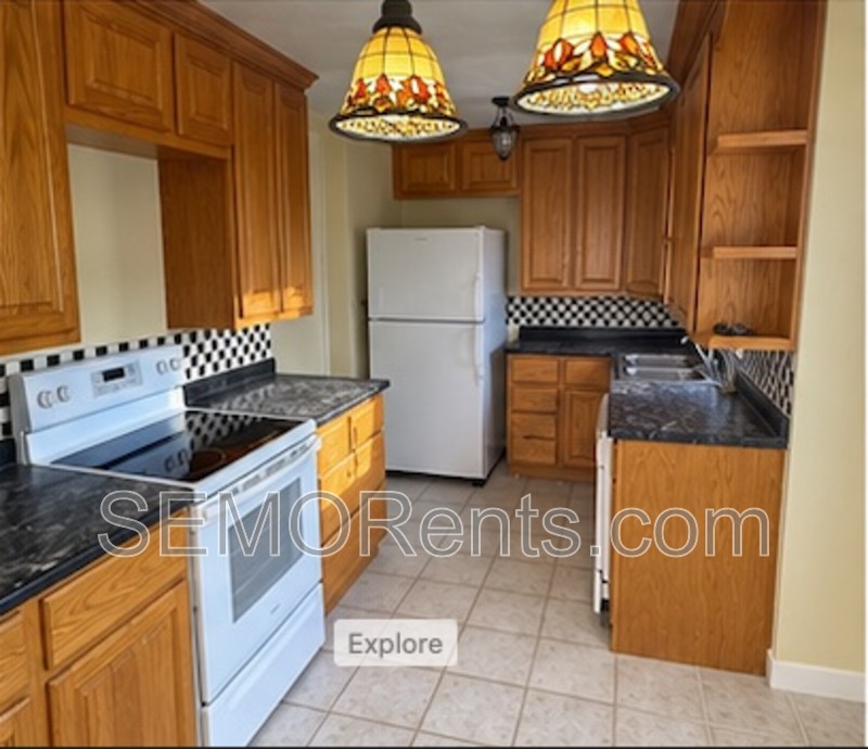 1736 Oakley Dr - Photo 2 of 7
