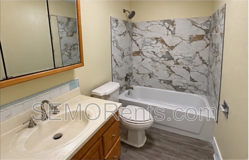 1736 Oakley Dr - Photo 4 of 7