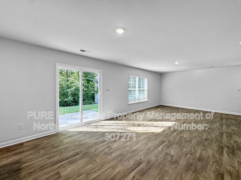 4727 Mount Hope Dr - Photo 3 of 24