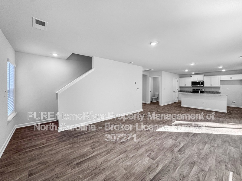 4727 Mount Hope Dr - Photo 4 of 24