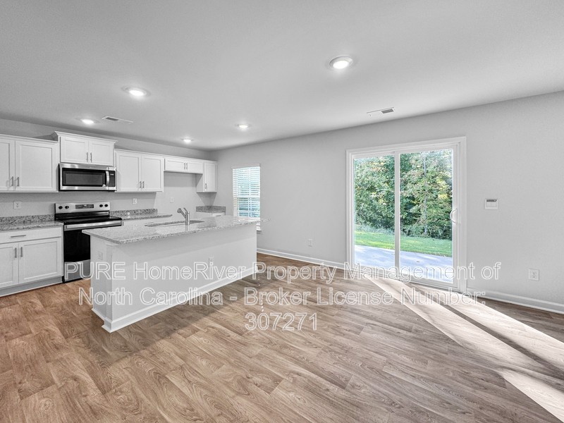 4727 Mount Hope Dr - Photo 5 of 24