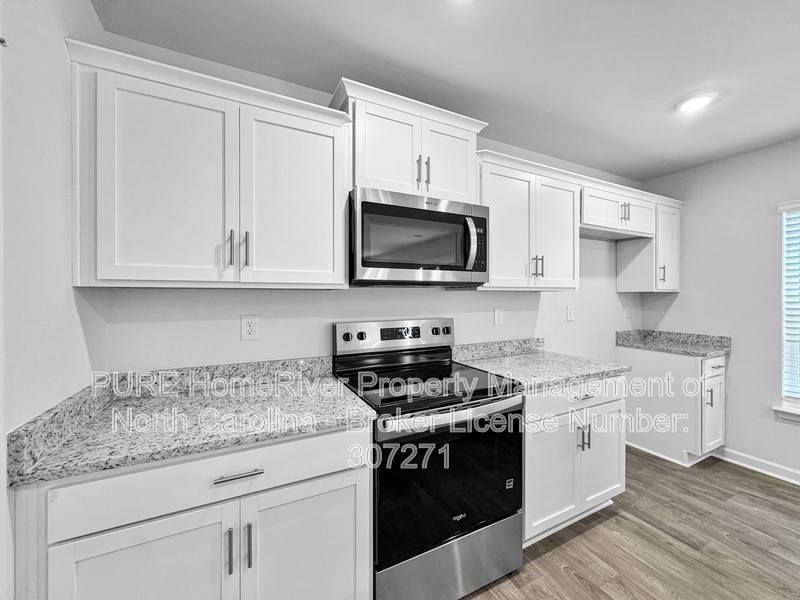 4727 Mount Hope Dr - Photo 6 of 24