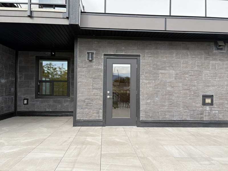 1036 Coronation Ave #102 - Photo 4 of 28