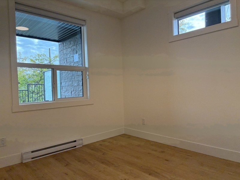 1036 Coronation Ave #102 - Photo 5 of 28
