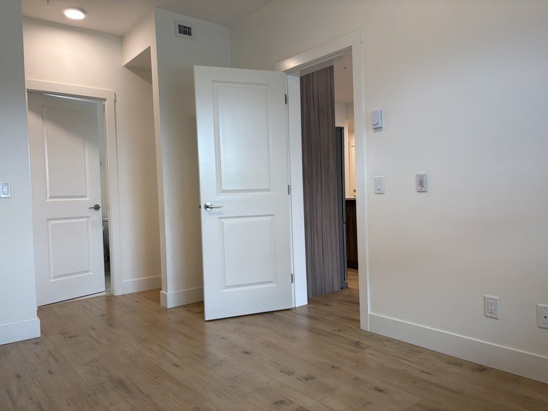 1036 Coronation Ave #102 - Photo 7 of 28