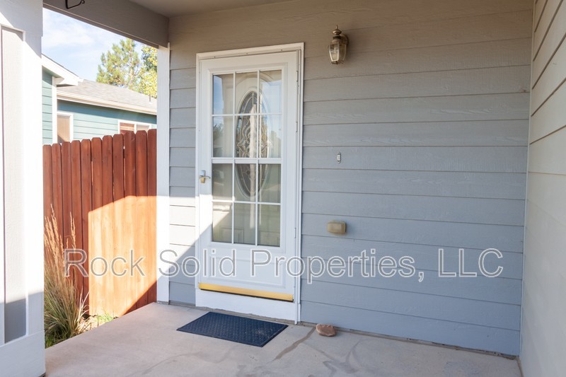 4800 Saddleback Dr - Photo 2 of 33
