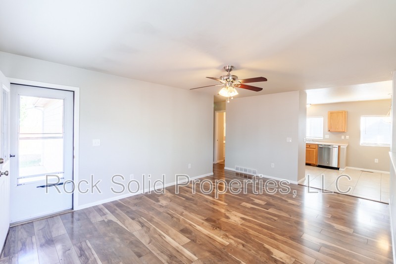 4800 Saddleback Dr - Photo 3 of 33