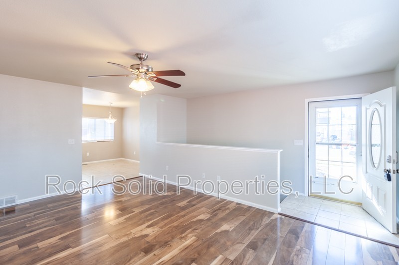 4800 Saddleback Dr - Photo 4 of 33
