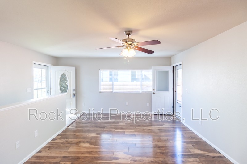 4800 Saddleback Dr - Photo 5 of 33
