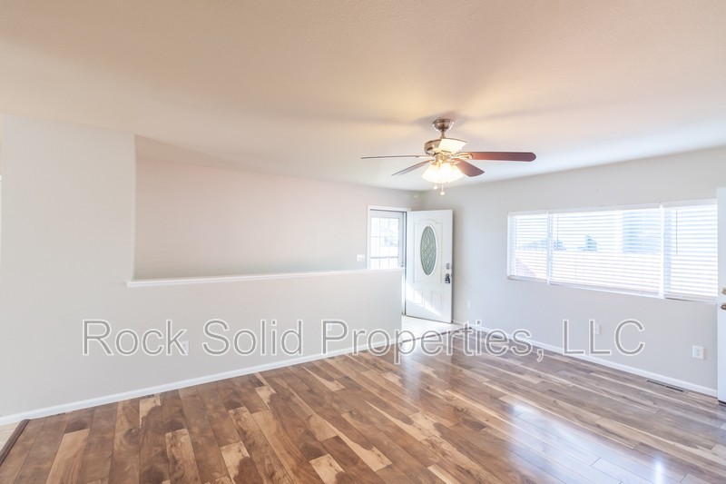 4800 Saddleback Dr - Photo 6 of 33