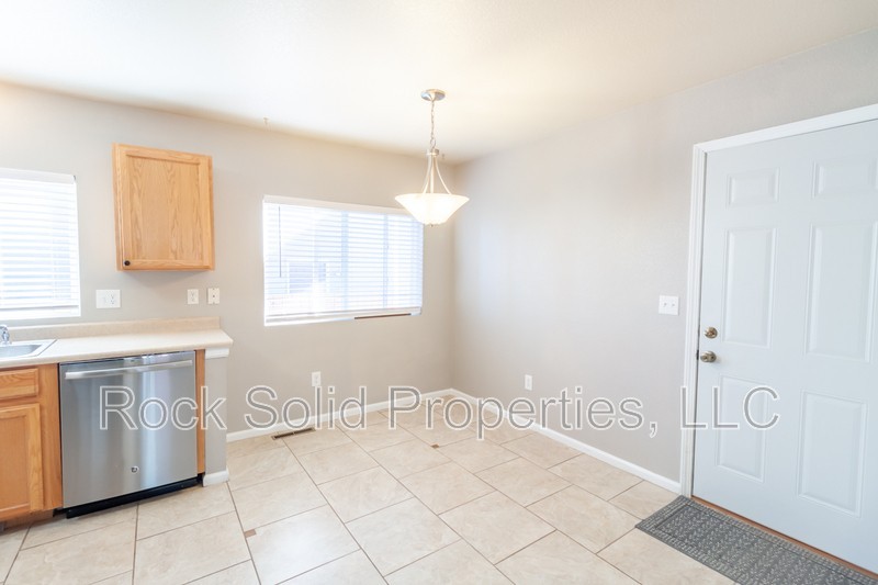 4800 Saddleback Dr - Photo 7 of 33