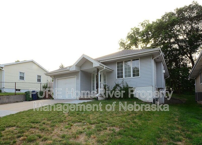 7407 S 18th St - Photo 2 of 26