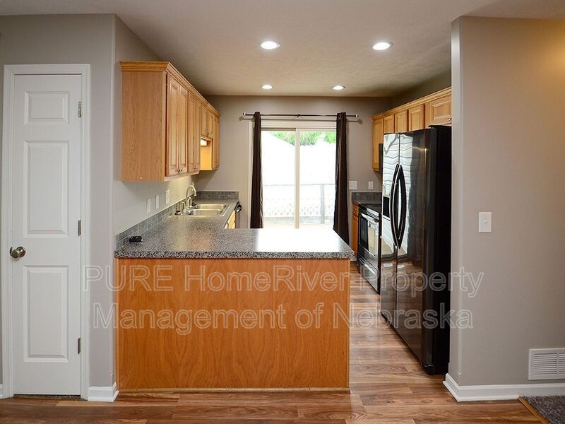 7407 S 18th St - Photo 3 of 26