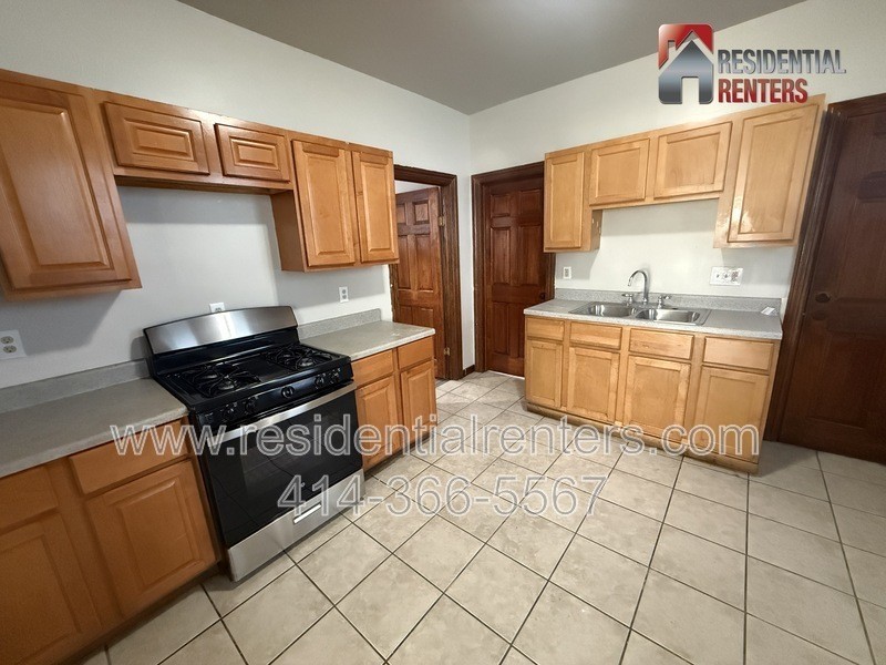 2520 N Holton St - Photo 5 of 9